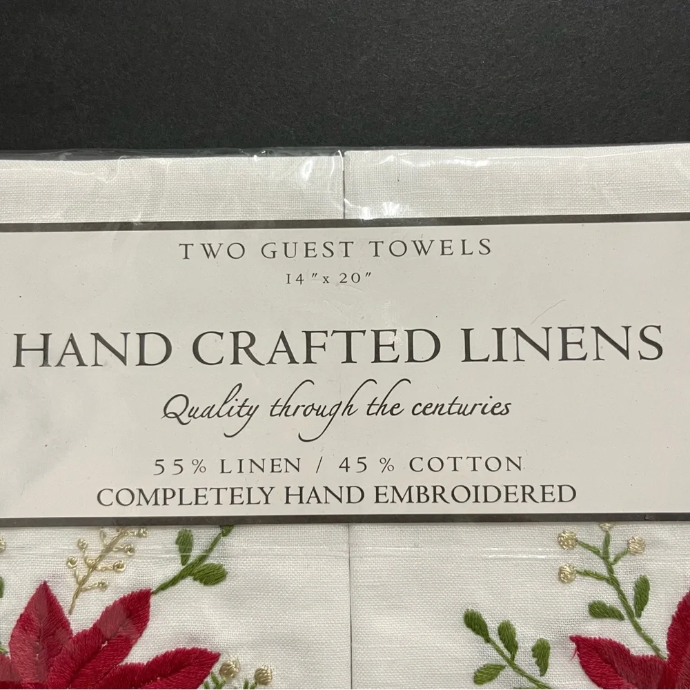 Christmas Poinsetta Guest Towels Set Of 2 Linen Blend 14” x 20” Embroidered NIP